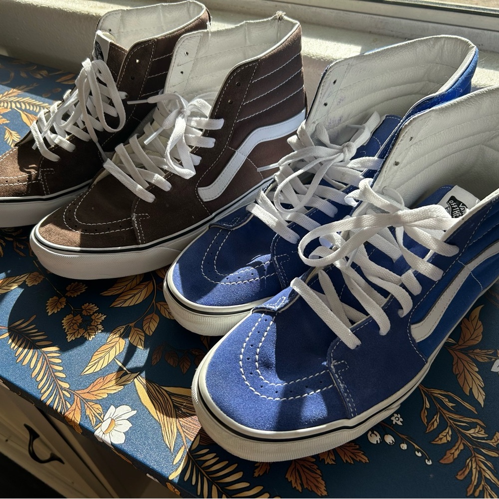 Two pairs of vans bundle shoes